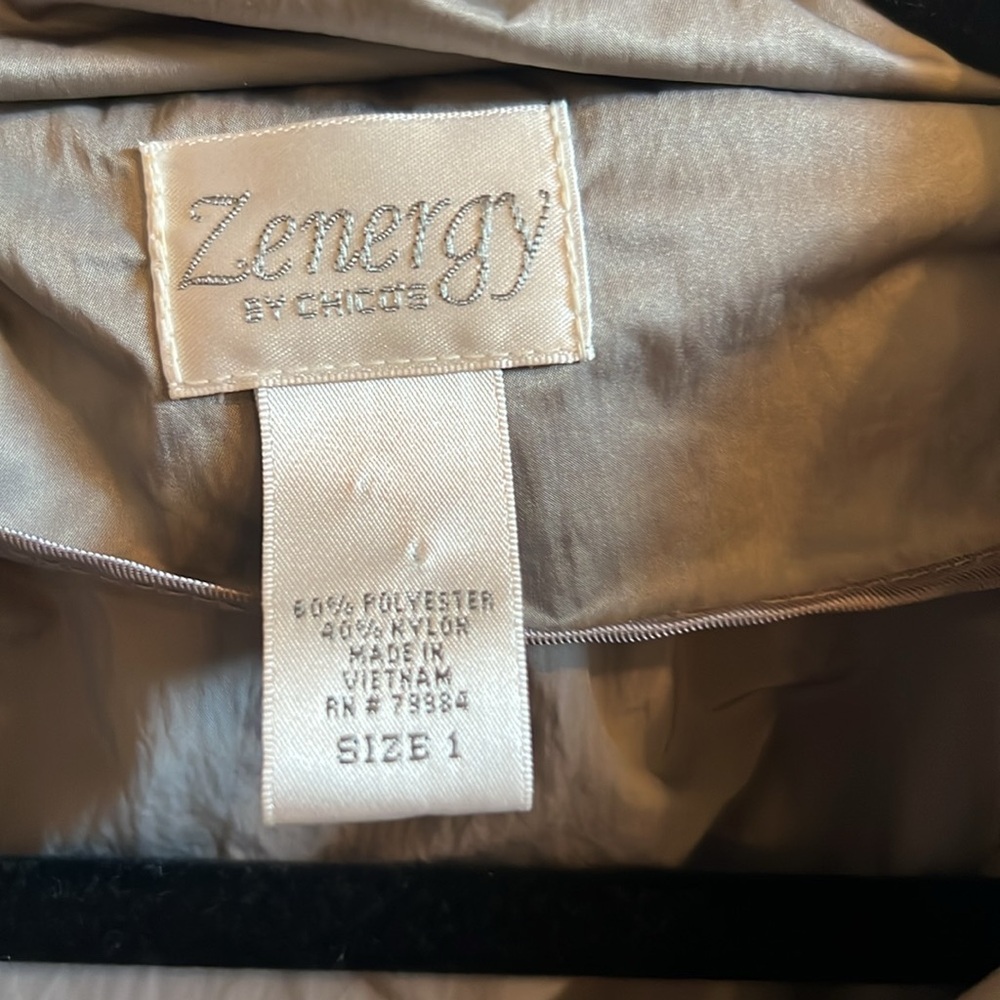 Zenergy Chico’s 1 Metallic Silver Jacket Excellent Condition - Picture 4 of 8